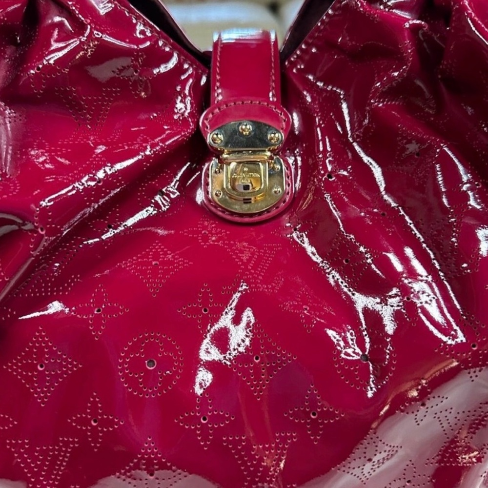 ✨FINAL PRICE✨Louis Vuitton Cerise Mahina Patent Leather Surya Bag w/ COA - Picture 4 of 12